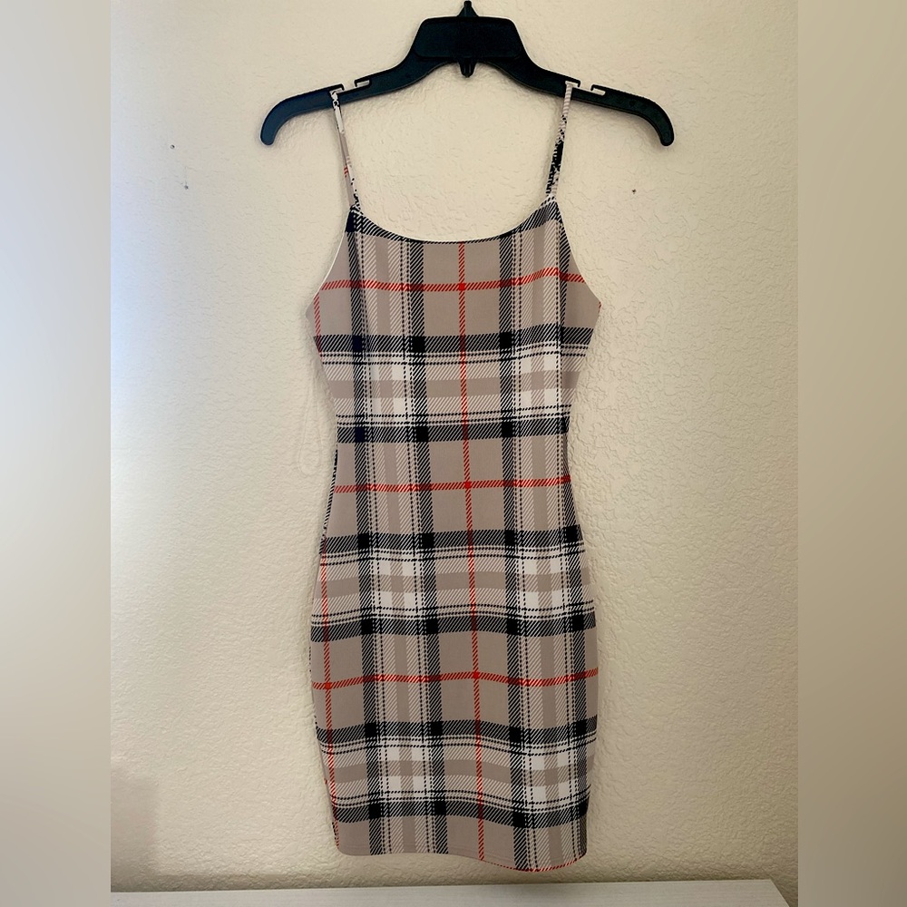 Off Brand Burberry! Still a wonderful dress see details ! ⬇️💗